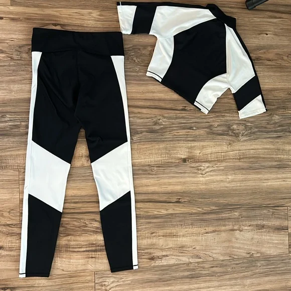 GOOD AMERICAN PERFORMANCE tracksuit. Black & white crop jacket w leggings - Picture 5 of 8